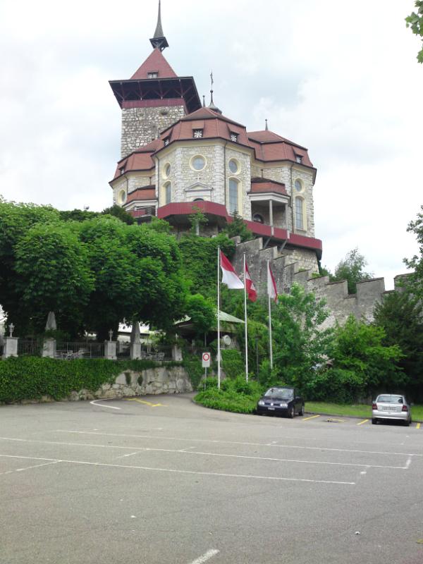 DSC01549.JPG - Ein schmuckes Stadtschloß  am Wegesrand