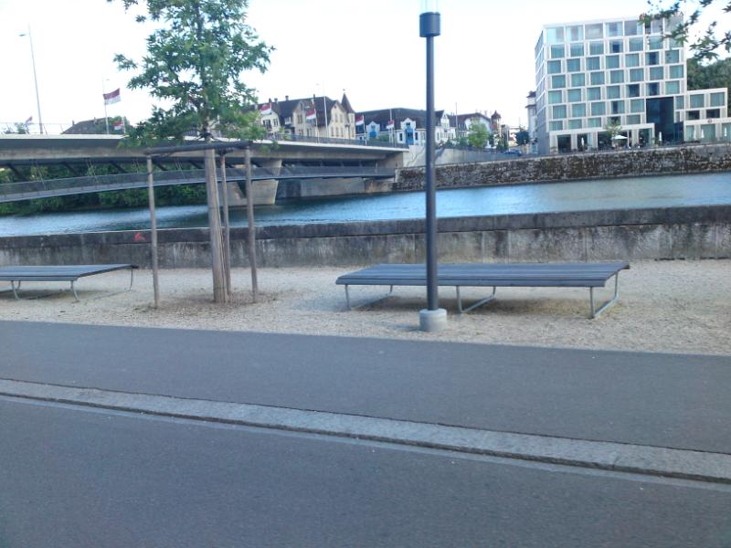 DSC01590.JPG - Banalisiert und mit Brücken bebaut.